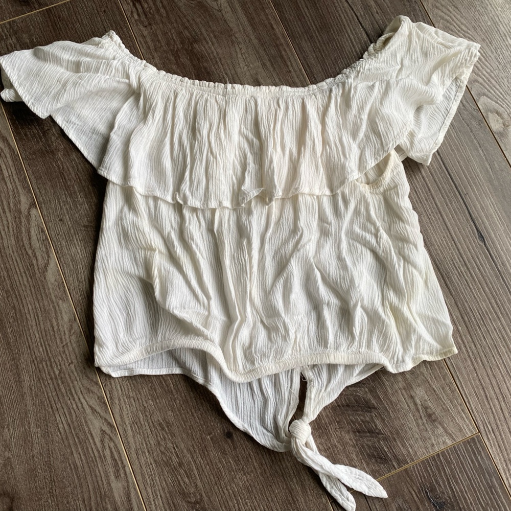 3/$15 White neutral crepe flowy off shoulder slightly cropped tied blouse